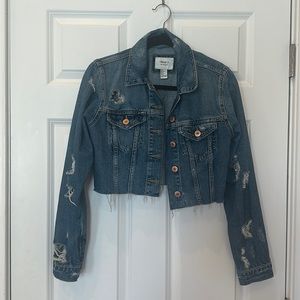 Forever 21 cropped Jean jacket in a small, only been worn 2x!